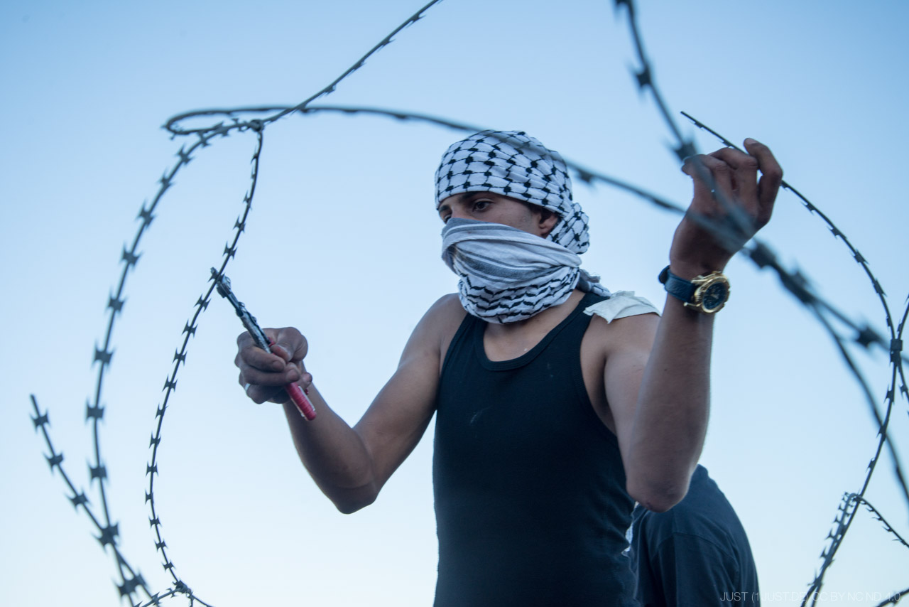 Violent protests around Ofer-Prison in the Westbank.